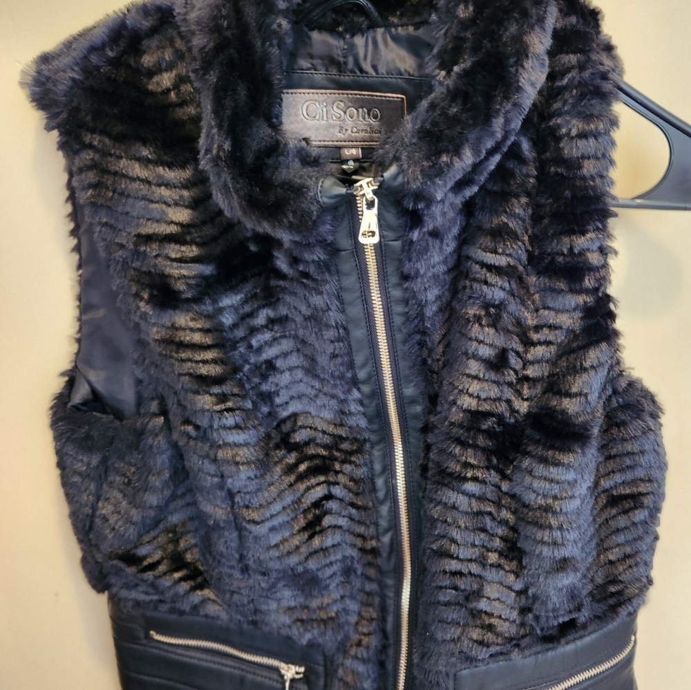 Adorable, Ci Sono Brand, Black fur leather Vest Large